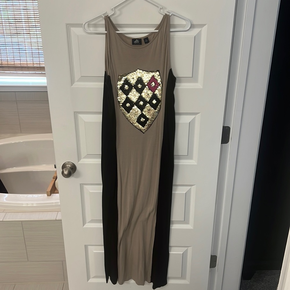 Maxi dress with sequin shield detail